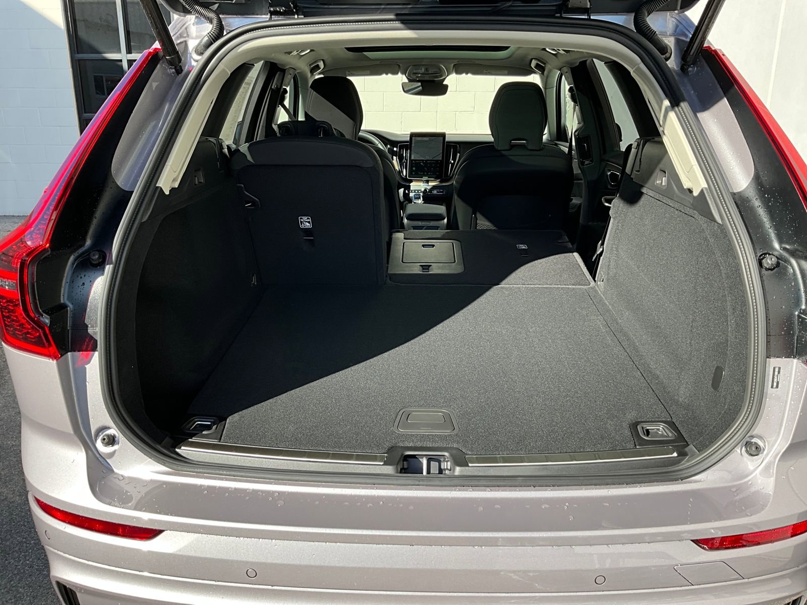 New 2026 Volvo XC60 B5 Plus w/ Climate Package image 27