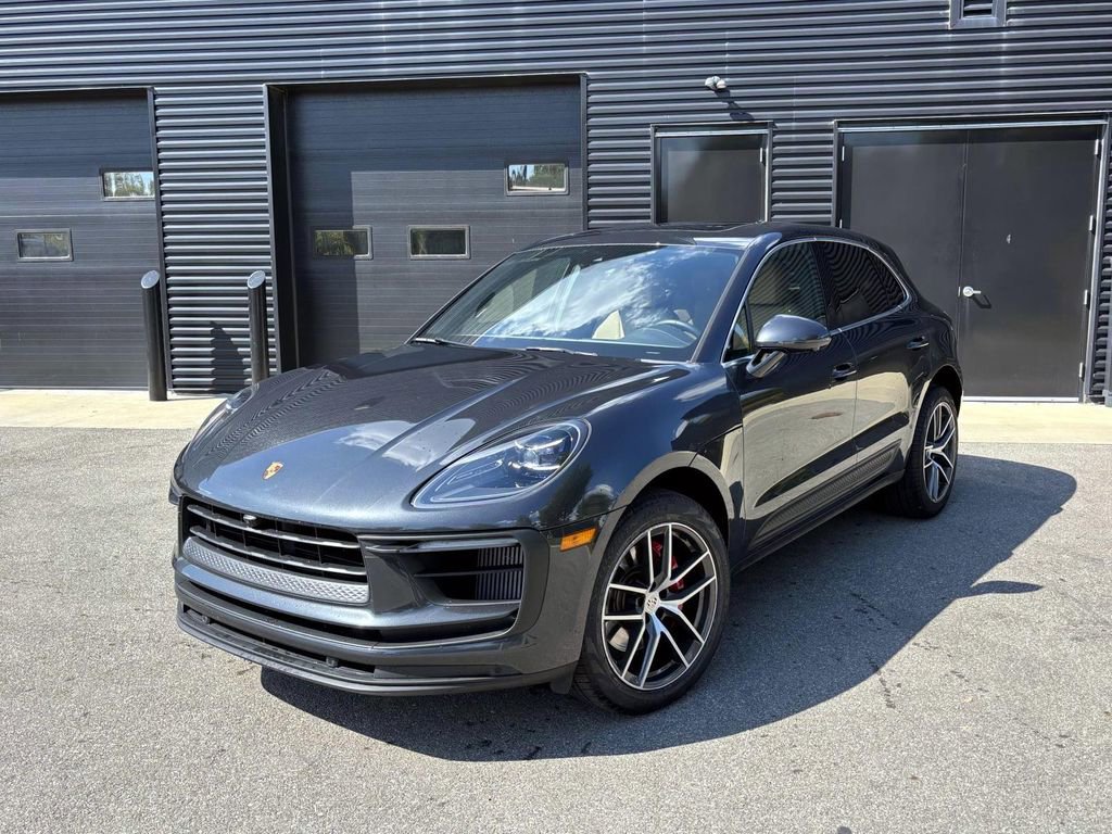 Certified 2022 Porsche Macan S image 1