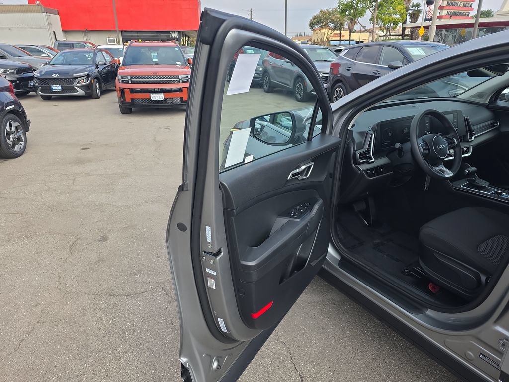 Used 2025 Kia Sportage LX FWD image 10