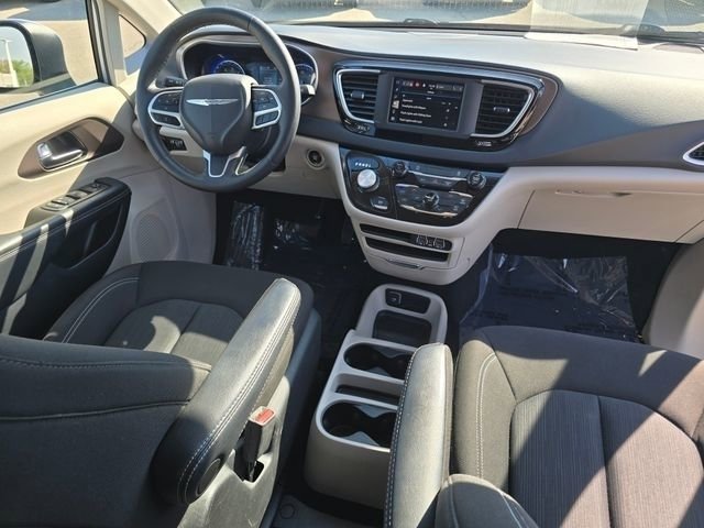 Used 2023 Chrysler Voyager LX FWD image 30