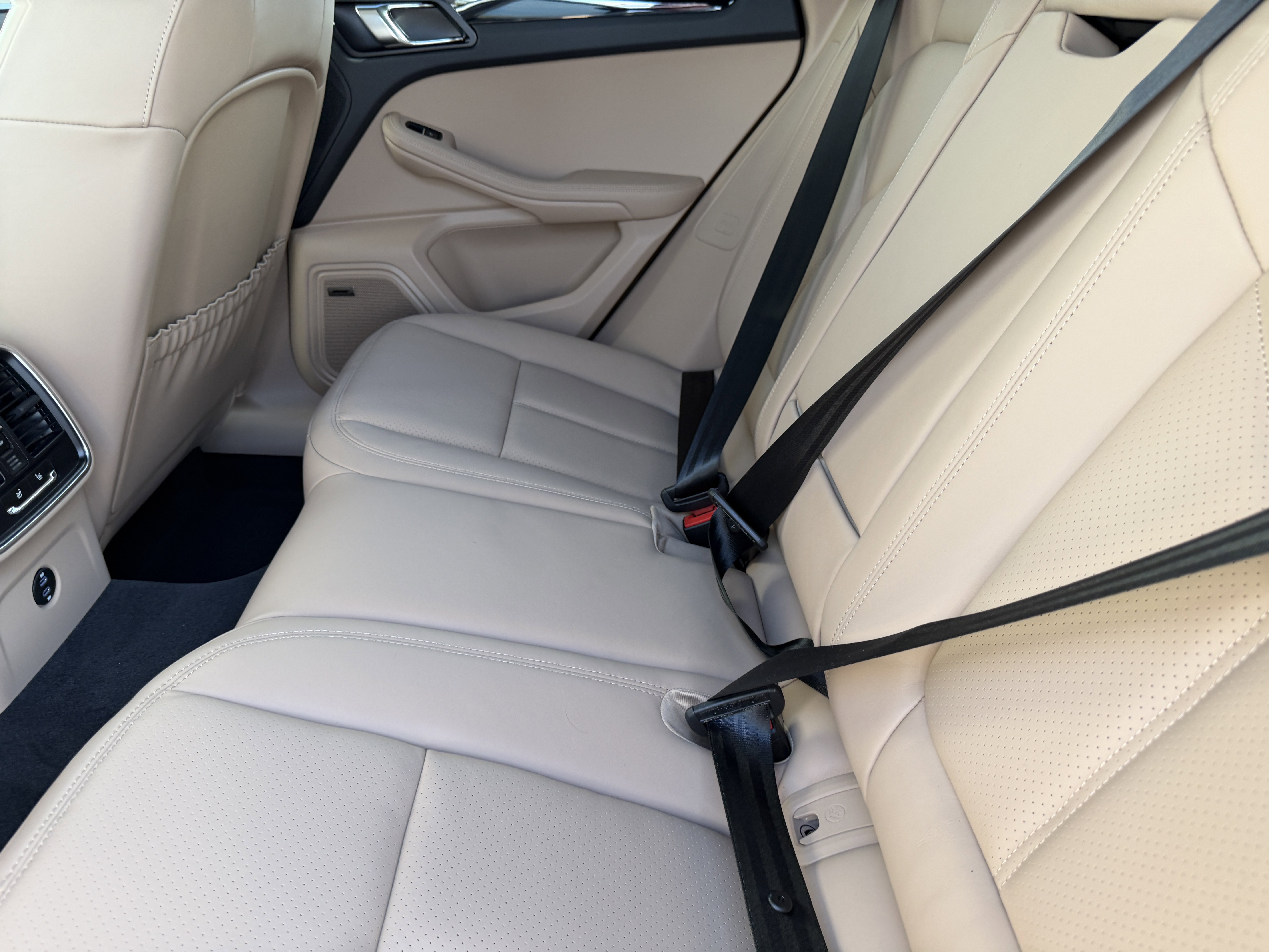 New 2025 Porsche Macan image 18