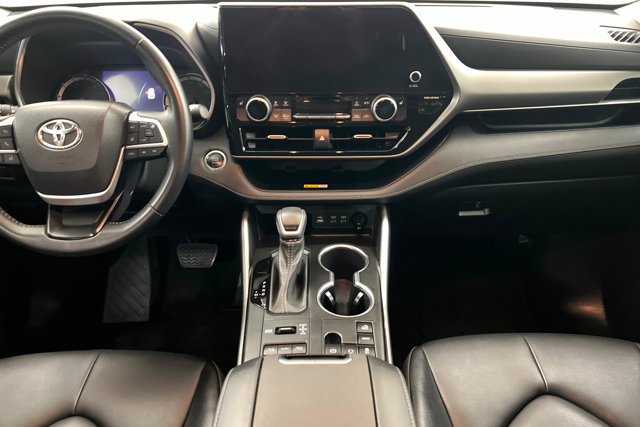 Used 2023 Toyota Highlander XLE AWD/4WD image 13