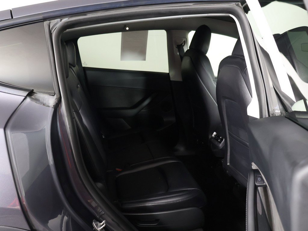 Used 2023 Tesla Model Y Long Range image 31