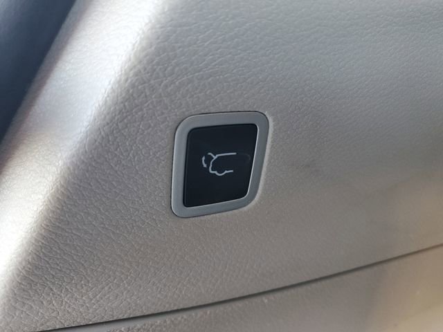 Used 2024 Chrysler Pacifica Limited w/ Uconnect Theater Family Group image 35