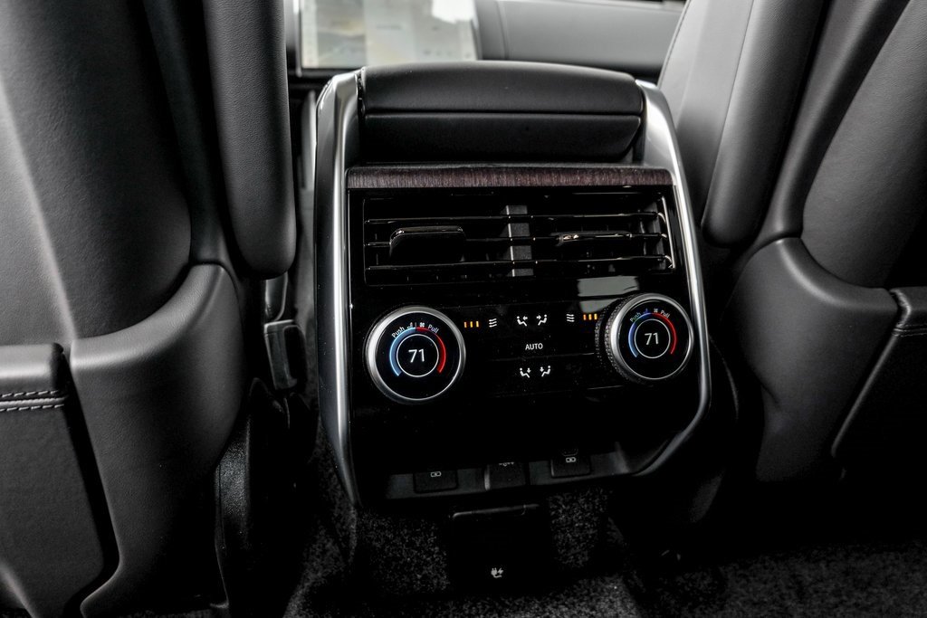 New 2025 Land Rover Range Rover SE image 17