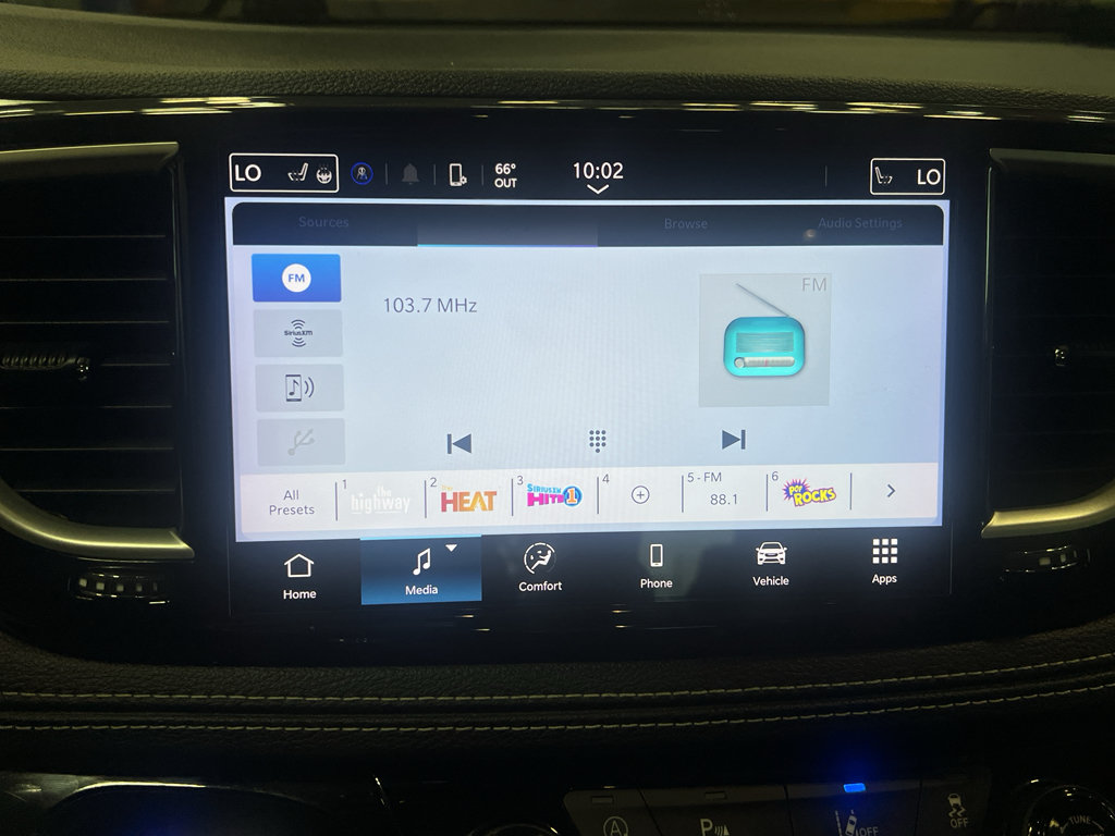 Used 2023 Chrysler Pacifica Touring-L FWD image 21