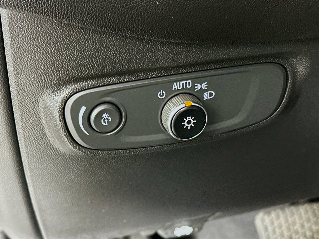 Used 2020 Chevrolet Equinox LT w/ LPO, Floor Liner Package image 15