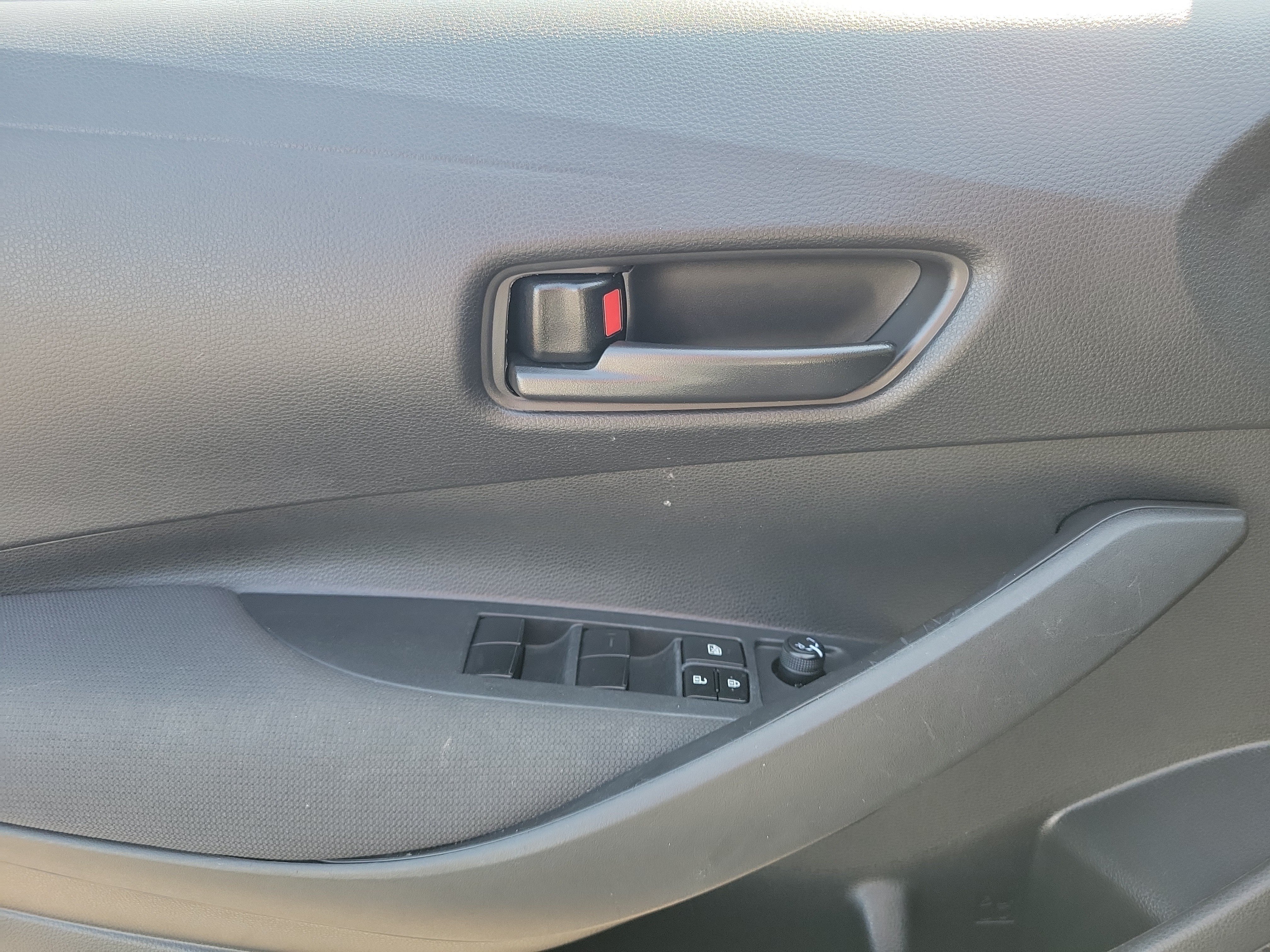 Used 2024 Toyota Corolla LE FWD image 17