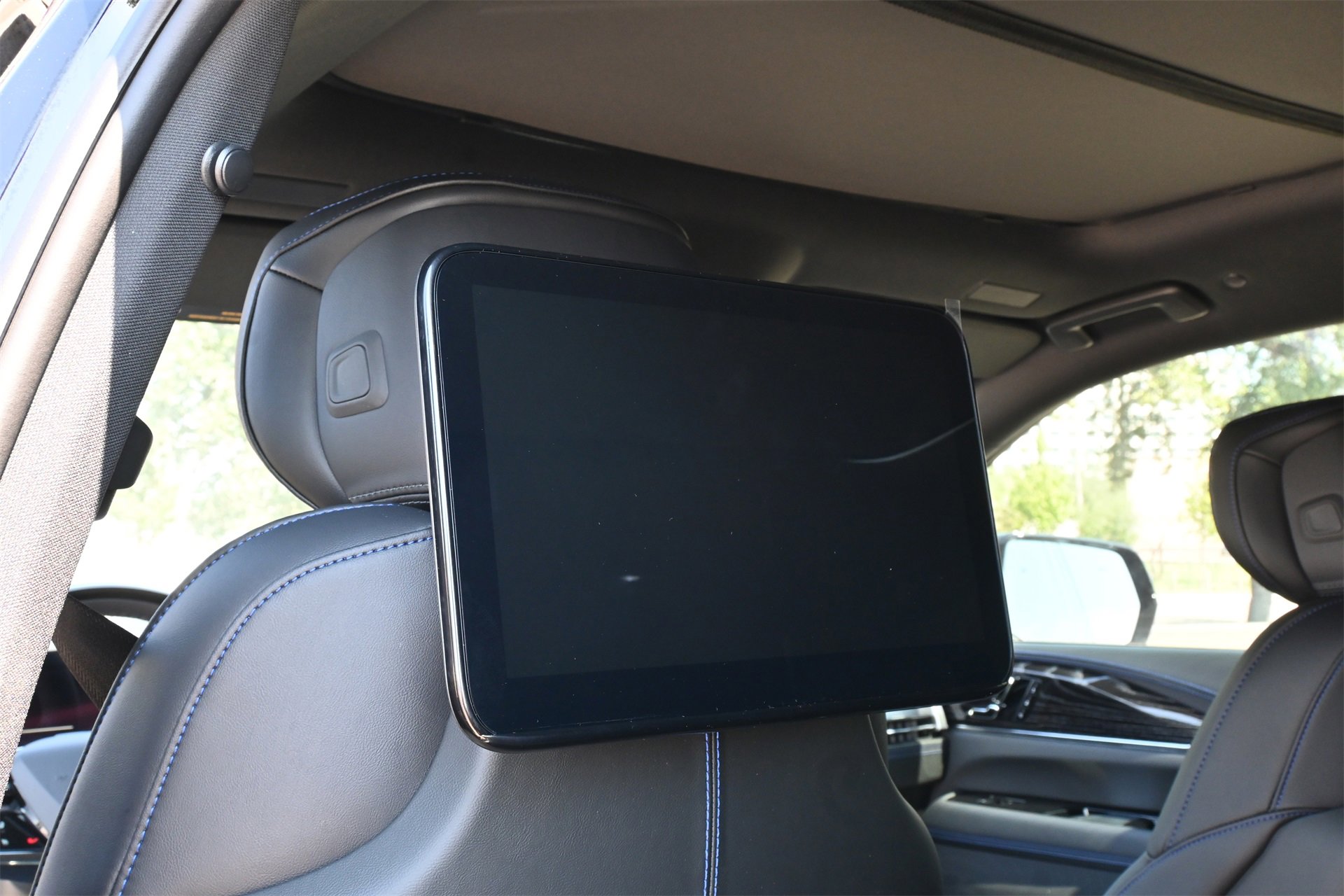 New 2026 Cadillac Escalade IQ Sport 1 w/ LPO, ONYX Package image 16
