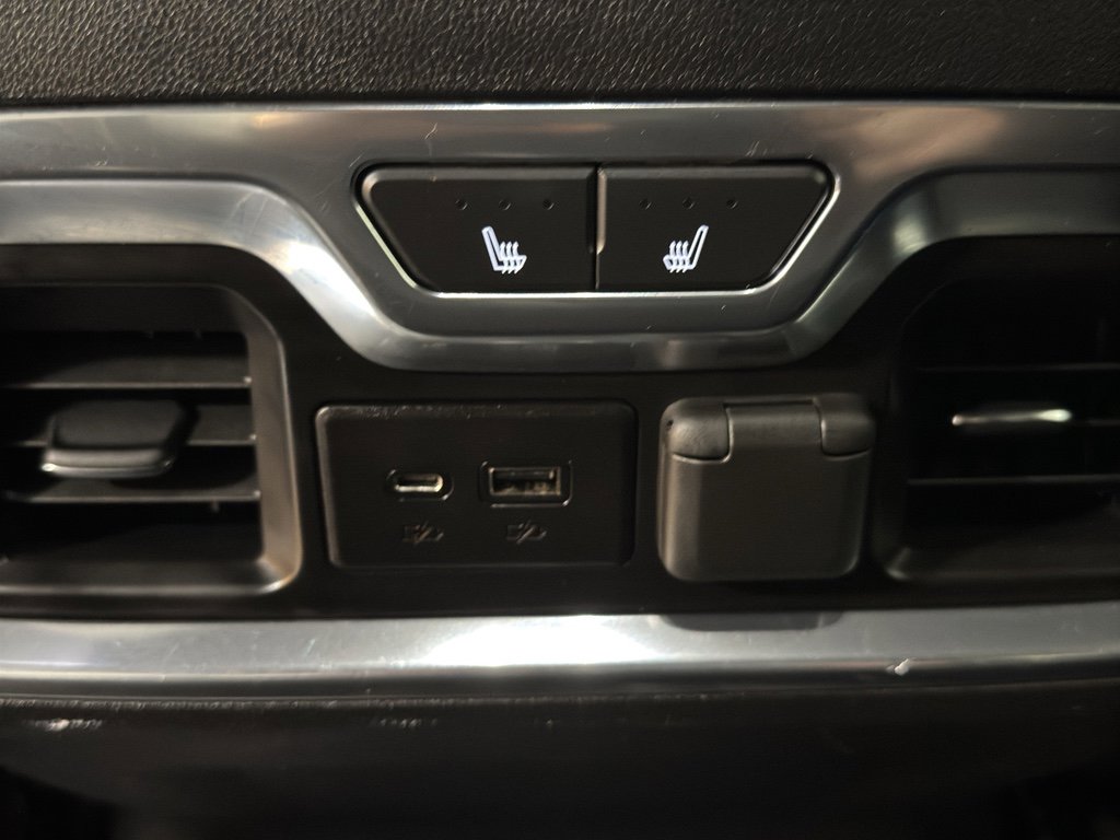 Used 2019 Chevrolet Silverado 1500 High Country w/ Technology Package AWD/4WD image 14