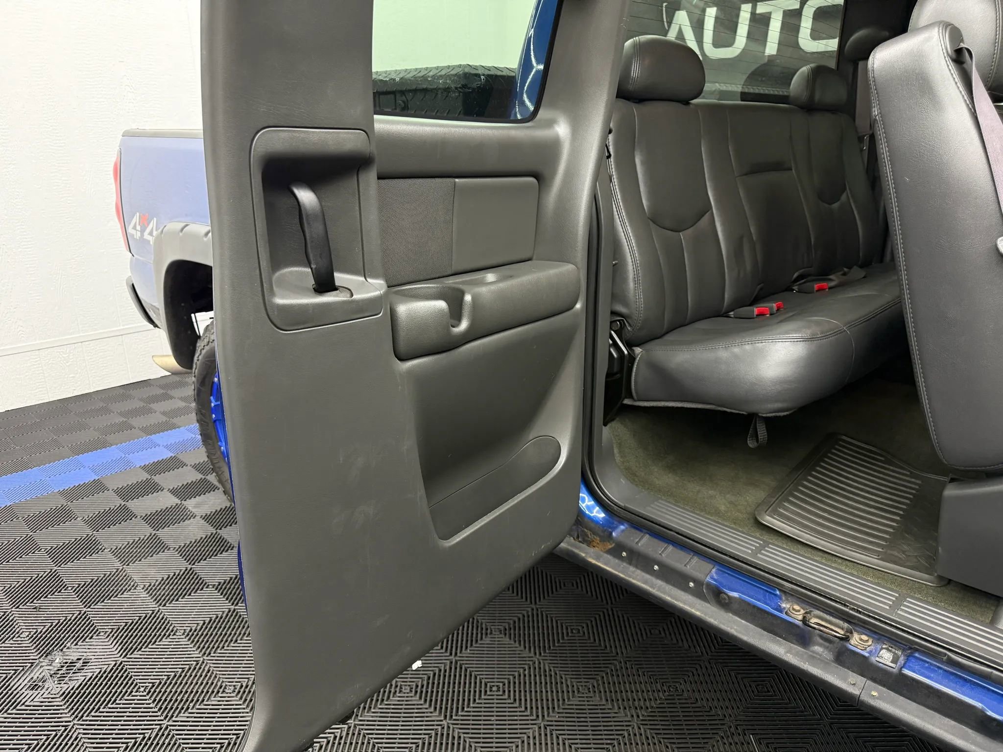 Used 2004 Chevrolet Silverado 1500 LT w/ Light Duty Power Package image 8