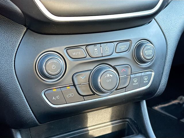 Used 2021 Jeep Cherokee Latitude Plus image 15