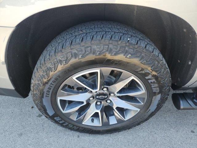 Used 2024 Chevrolet Tahoe Z71 w/ Luxury Package AWD/4WD image 19