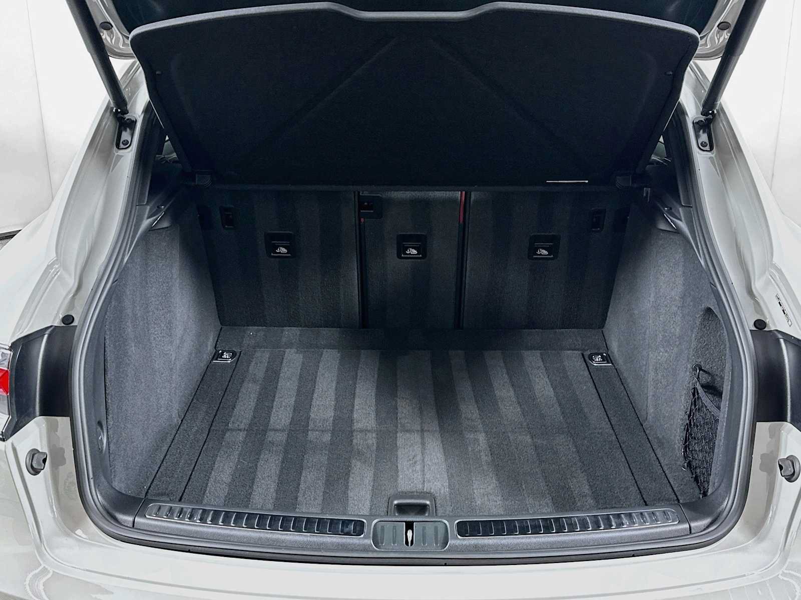 Certified 2026 Porsche Macan AWD/4WD image 27