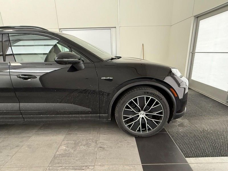 New 2026 Porsche Macan 4 Electric AWD/4WD image 10