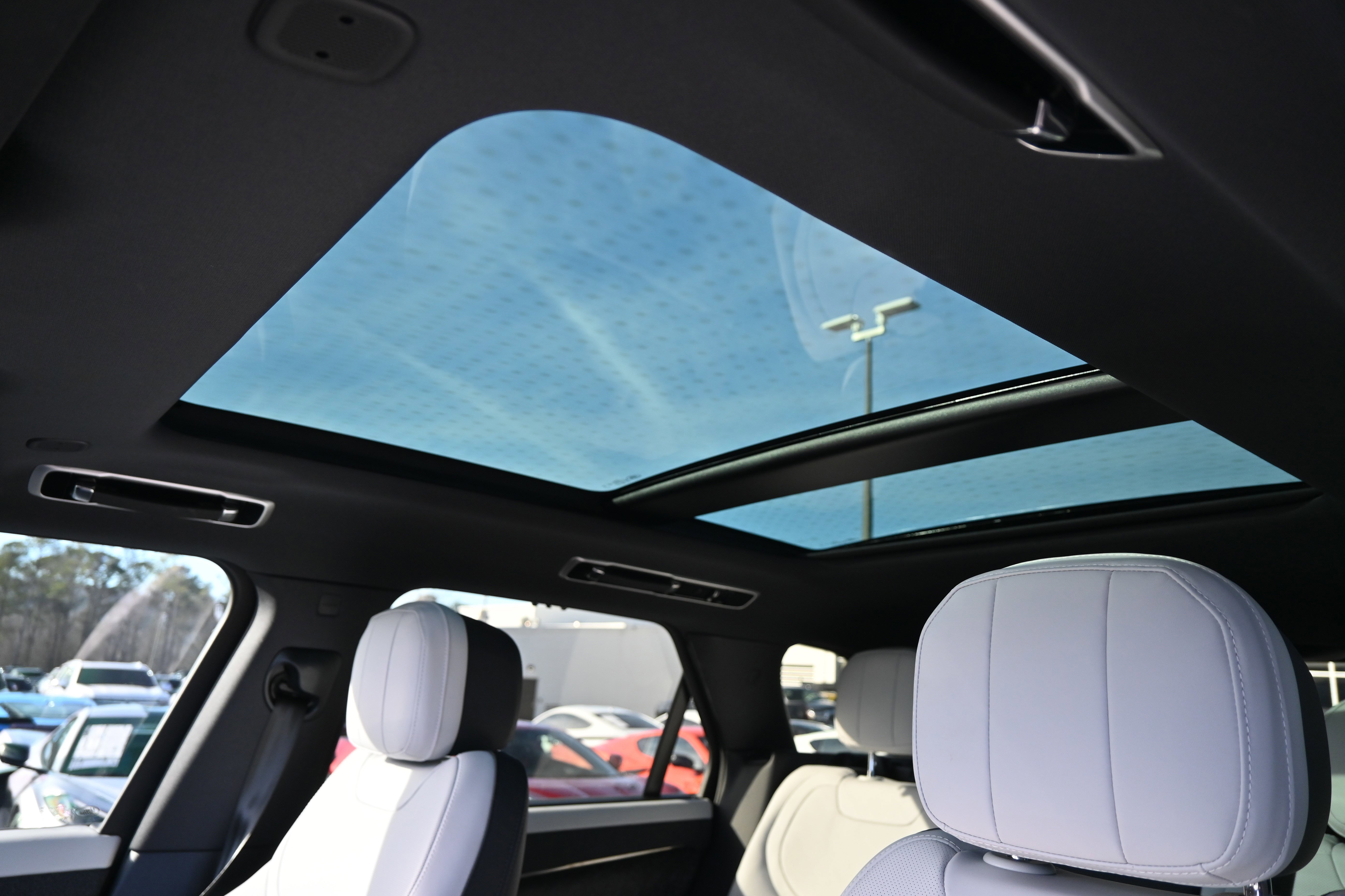 Used 2025 Land Rover Range Rover Sport Dynamic SE image 5