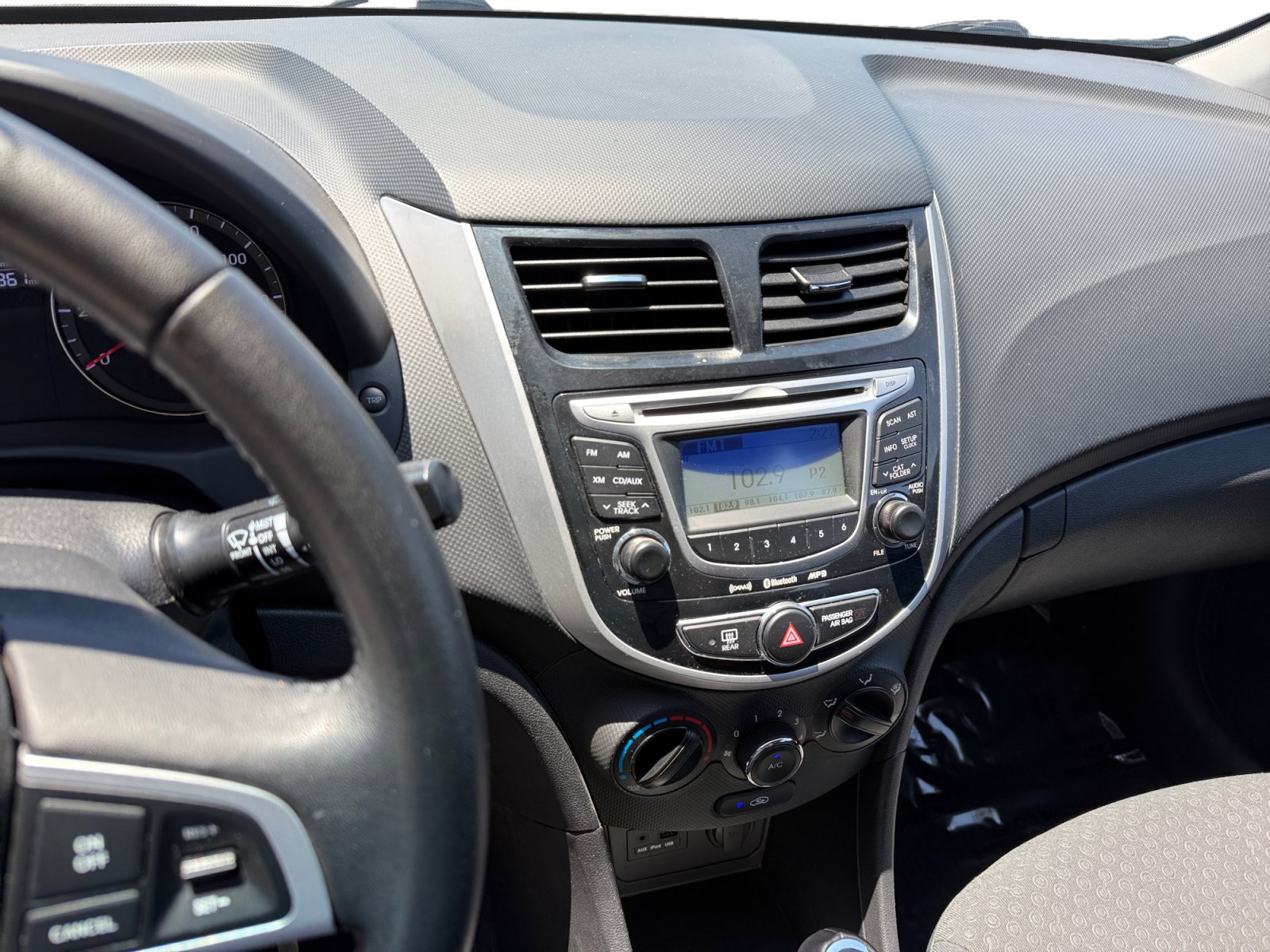 Used 2012 Hyundai Accent SE FWD image 12