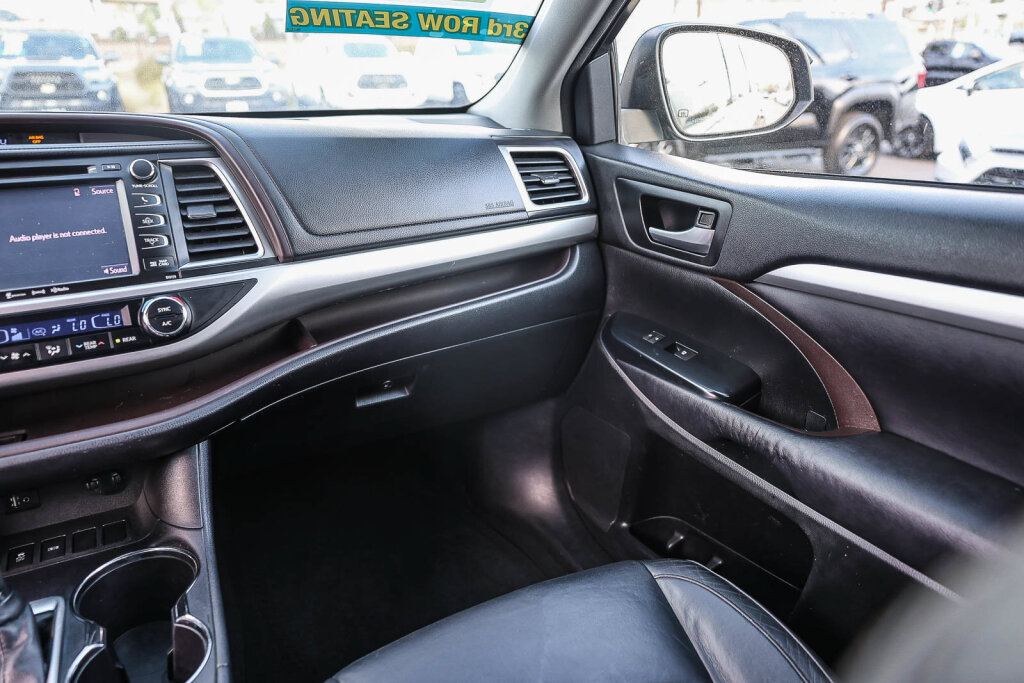 Used 2016 Toyota Highlander XLE FWD image 5