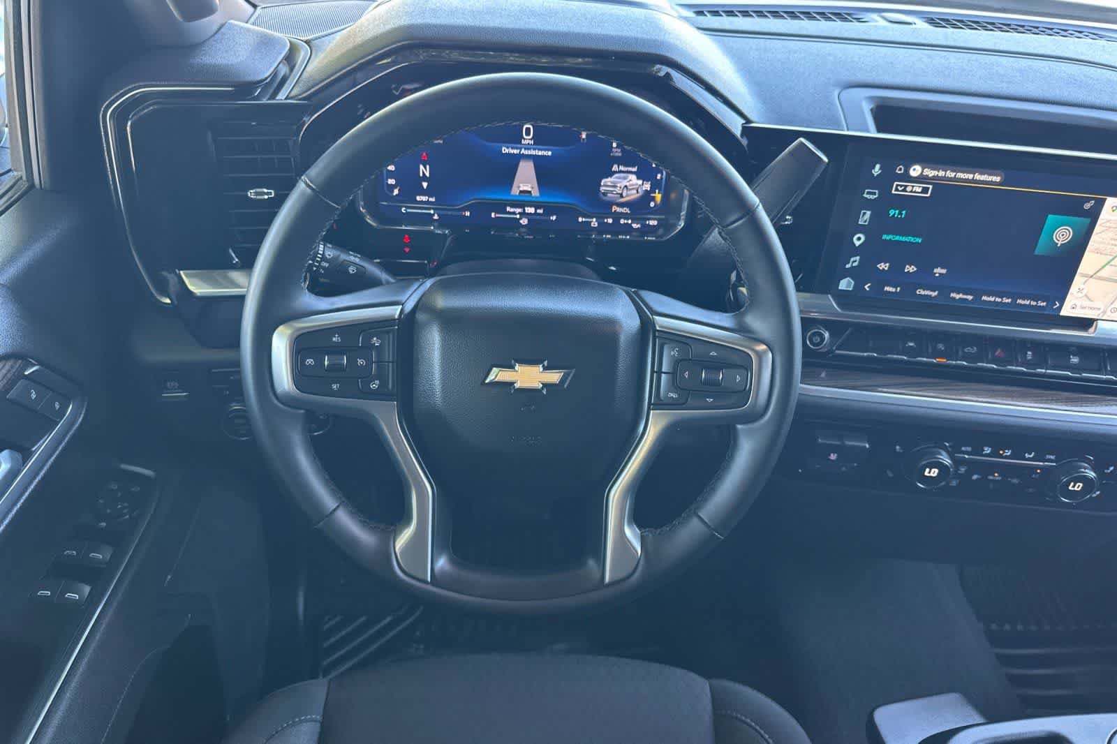 Used 2025 Chevrolet Silverado 1500 LT AWD/4WD image 16