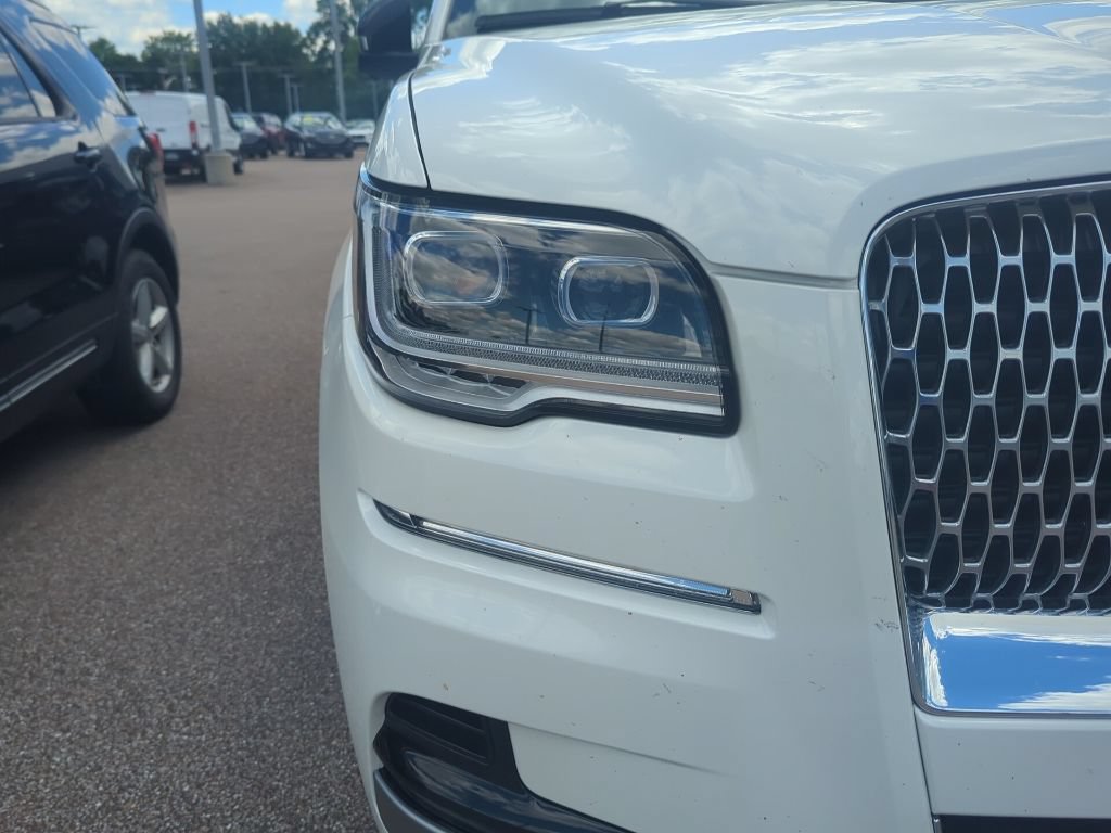 Used 2024 Lincoln Navigator Reserve AWD/4WD image 12