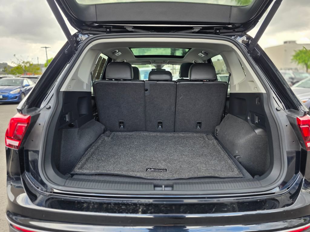 Used 2024 Volkswagen Tiguan SE AWD/4WD image 12