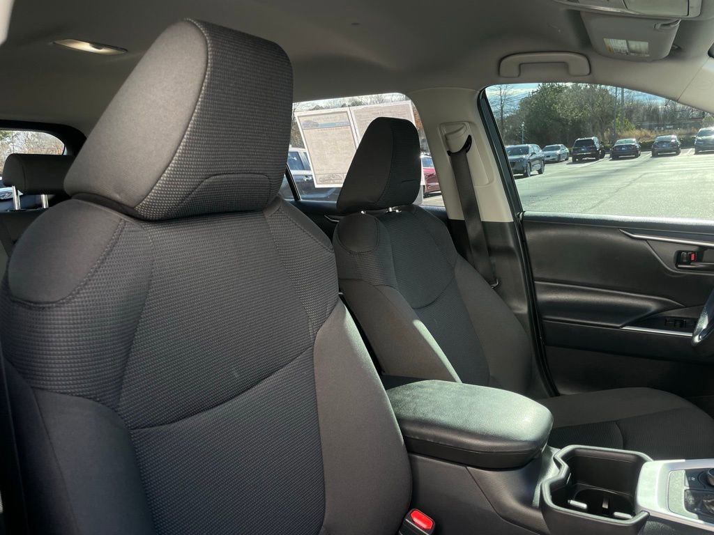 Used 2024 Toyota RAV4 LE image 31
