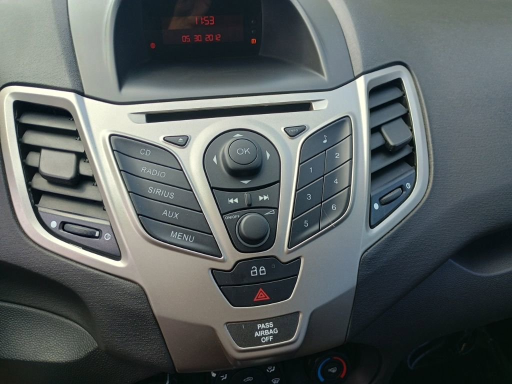 Used 2013 Ford Fiesta SE w/ Super Fuel Economy Pkg image 28