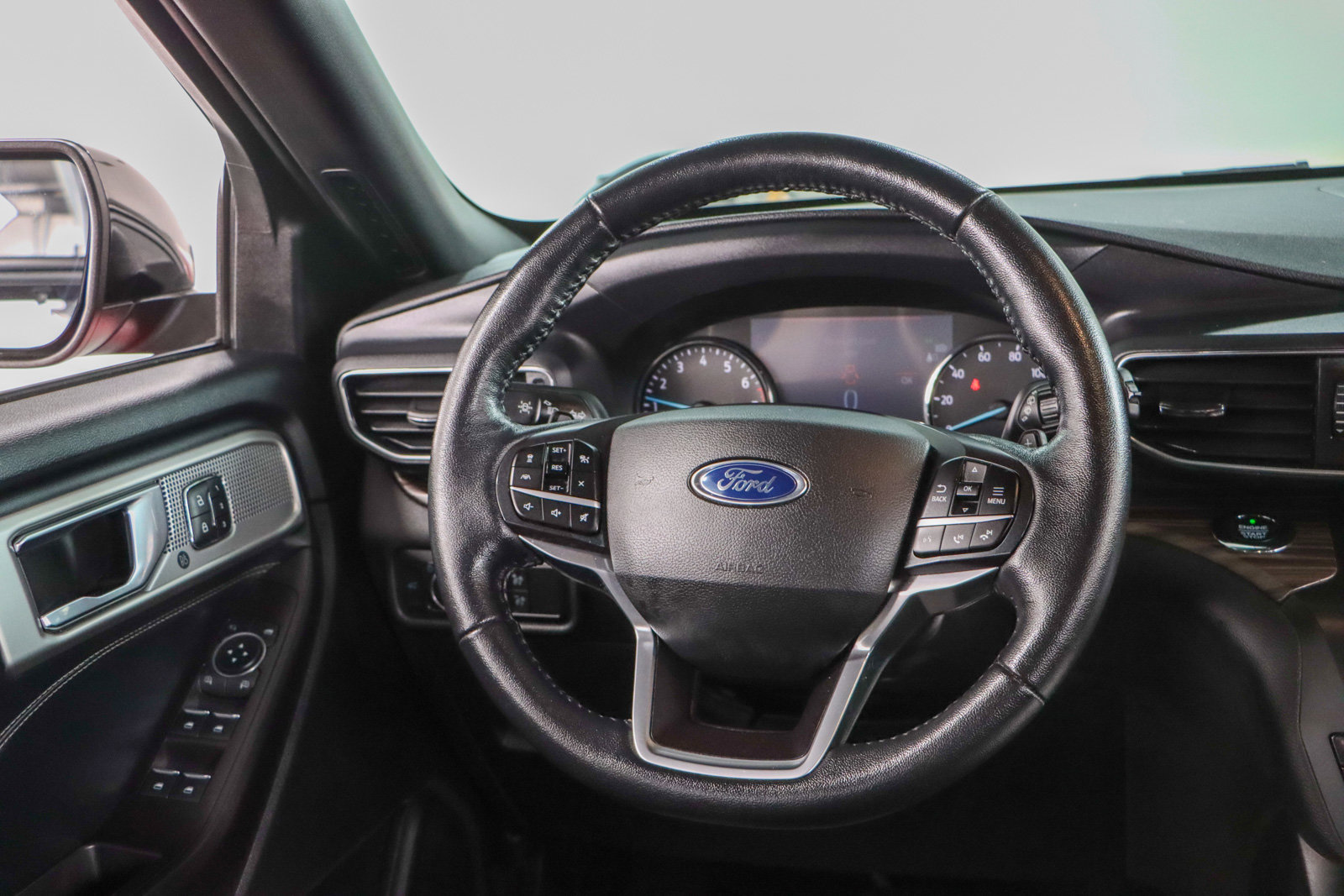 Used 2020 Ford Explorer Limited w/ Class III Trailer Tow Package image 12