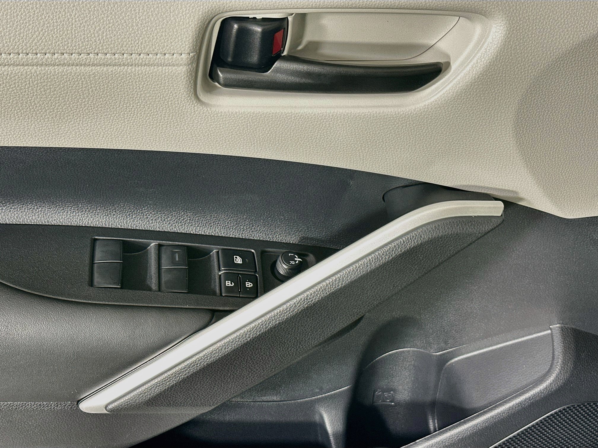 New 2026 Toyota Corolla Cross LE FWD image 13