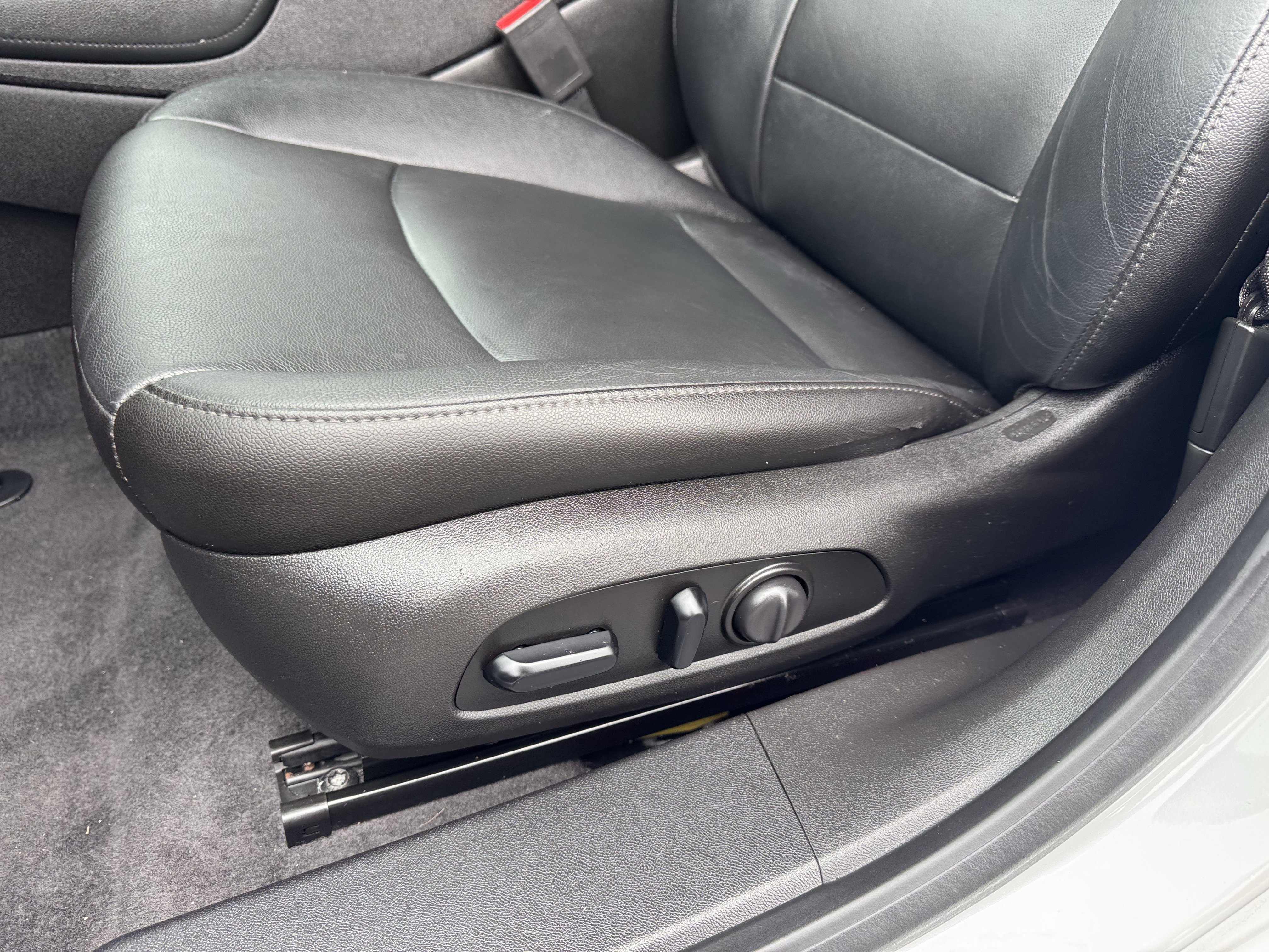 Used 2018 Chevrolet Malibu LT w/ Leather Package FWD image 14