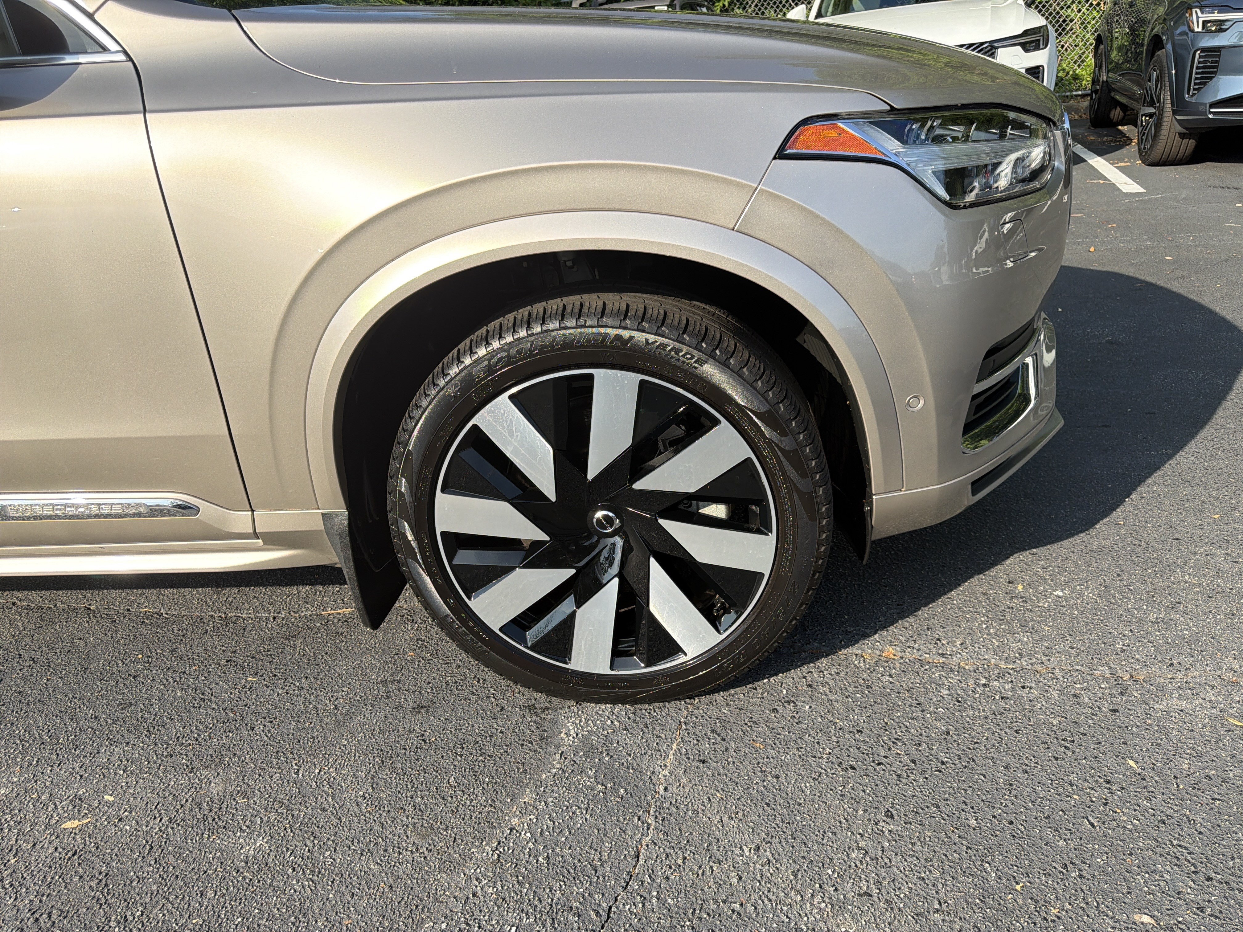 Certified 2024 Volvo XC90 T8 Plus w/ Protection Package AWD/4WD image 13