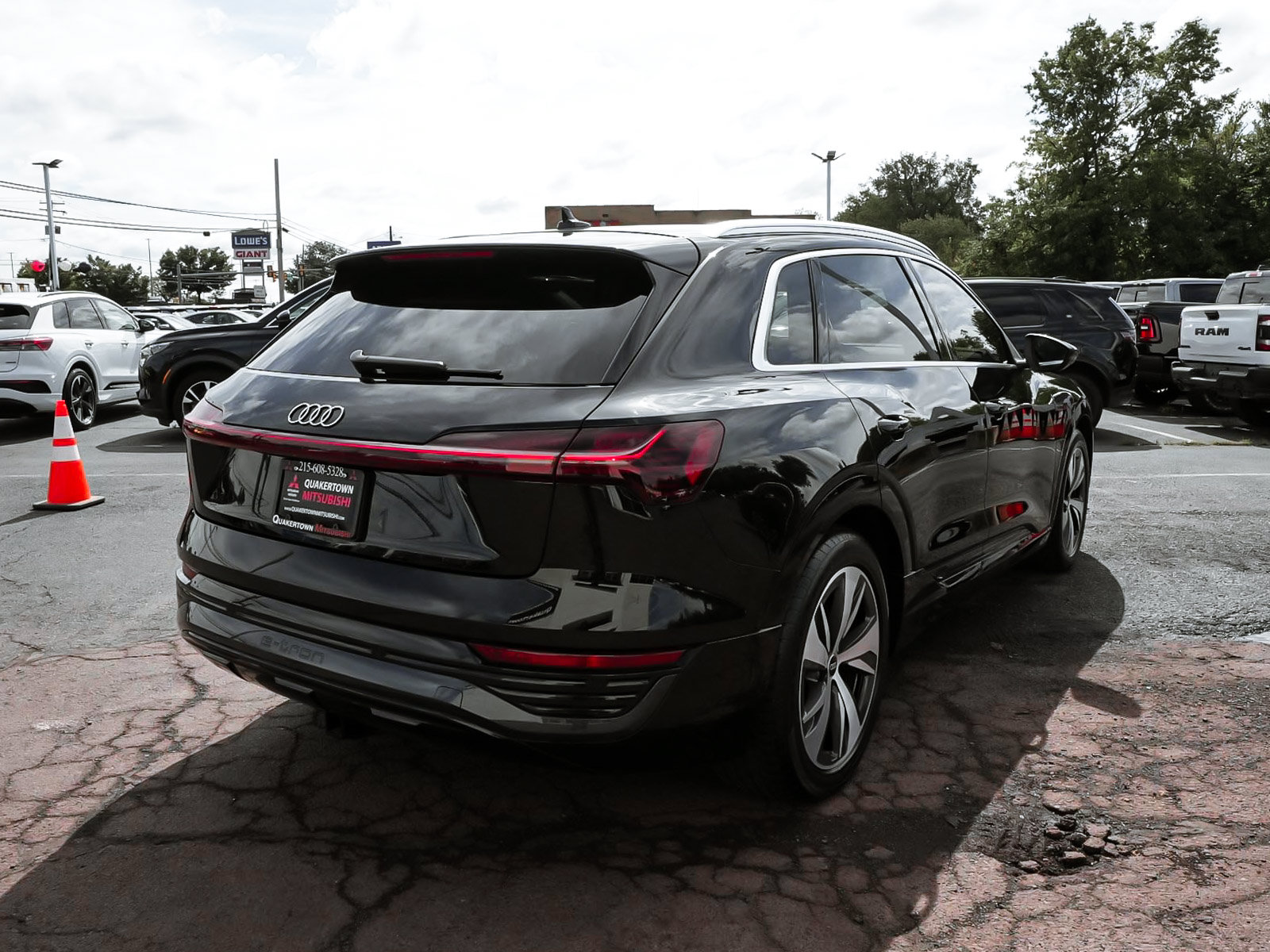 Used 2024 Audi Q8 e-tron Premium AWD/4WD image 6