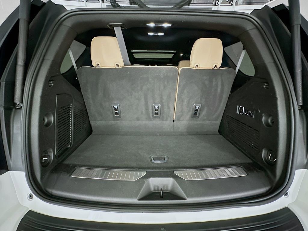 Used 2023 Chevrolet Tahoe Premier AWD/4WD image 36