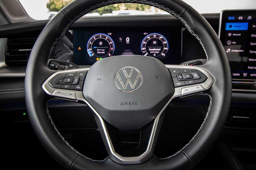 New 2026 Volkswagen Tiguan SE FWD image 36