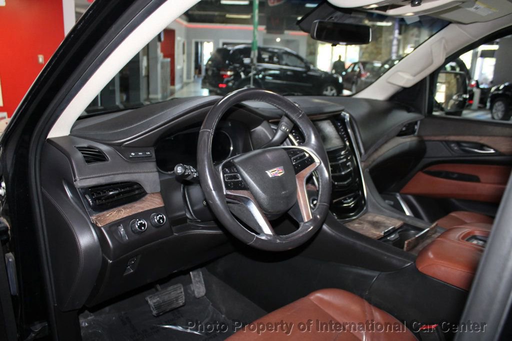 Used 2017 Cadillac Escalade Premium Luxury image 16