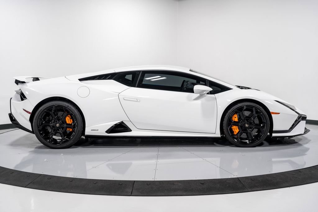 Used 2023 Lamborghini Huracan Tecnica image 2