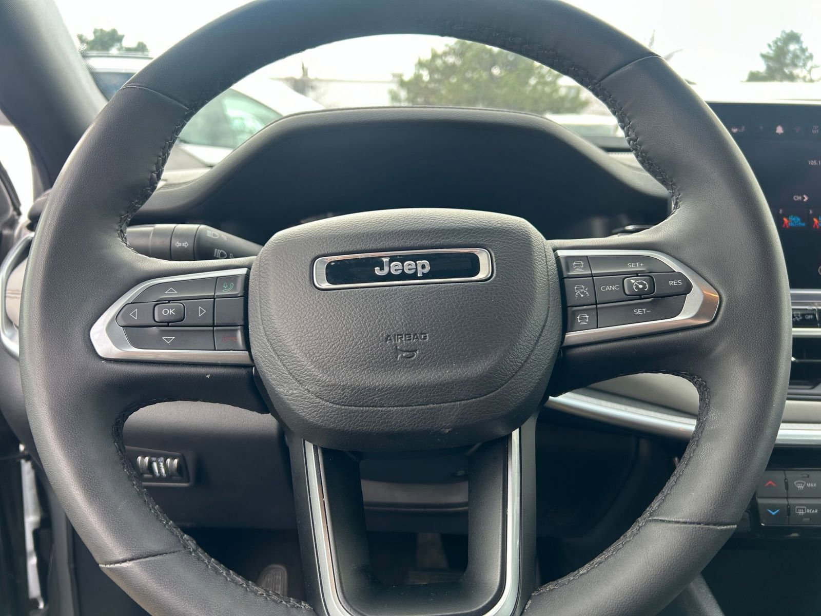 Used 2025 Jeep Compass Limited AWD/4WD image 30