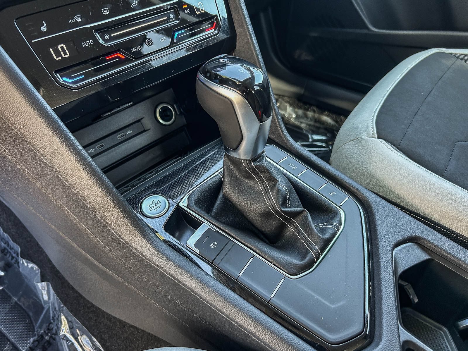New 2026 Volkswagen Taos SE FWD image 21