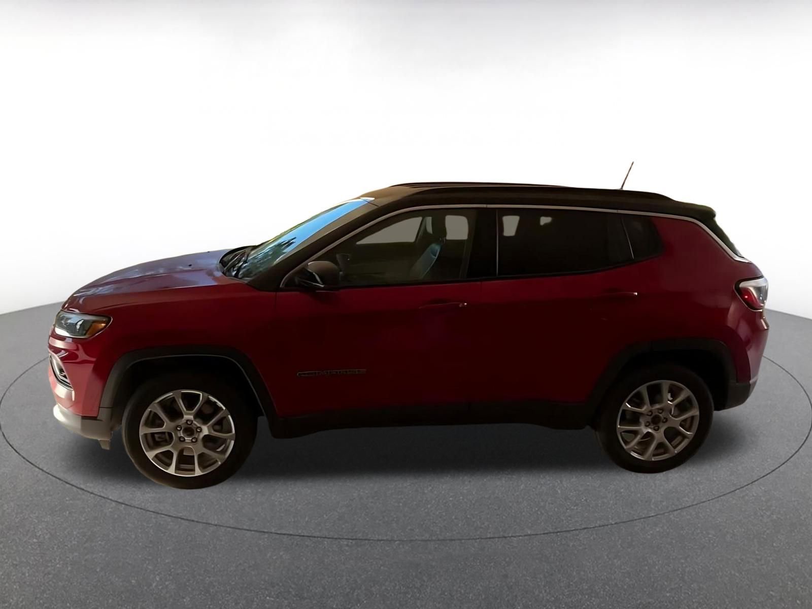 Used 2025 Jeep Compass Limited image 7