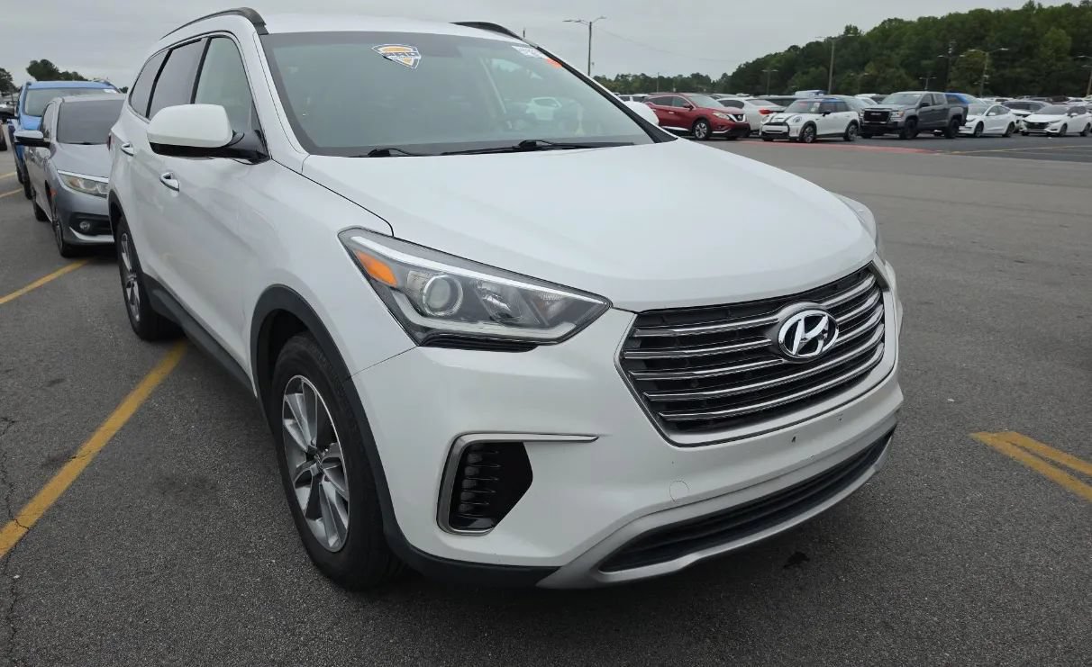 Used 2017 Hyundai Santa Fe SE FWD image 2