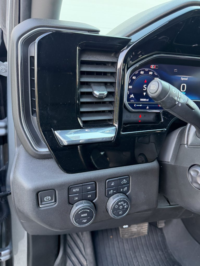 Used 2024 Chevrolet Silverado 1500 LTZ AWD/4WD image 11