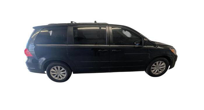 Used 2013 Volkswagen Routan SE FWD image 7