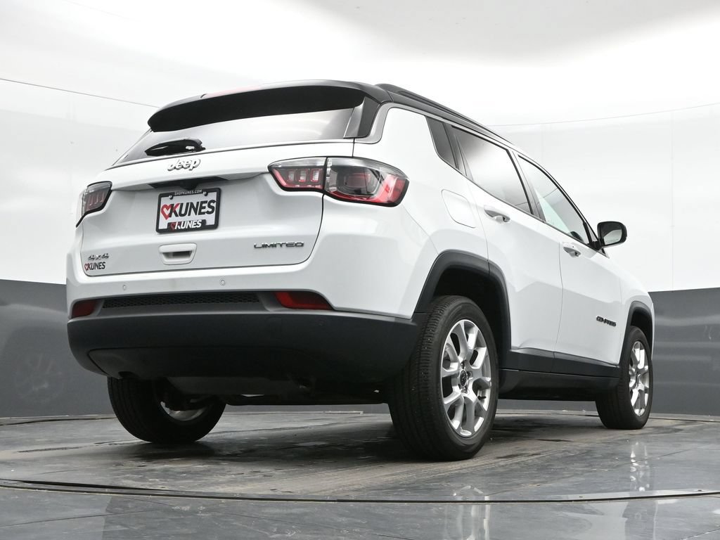 Used 2025 Jeep Compass Limited AWD/4WD image 39