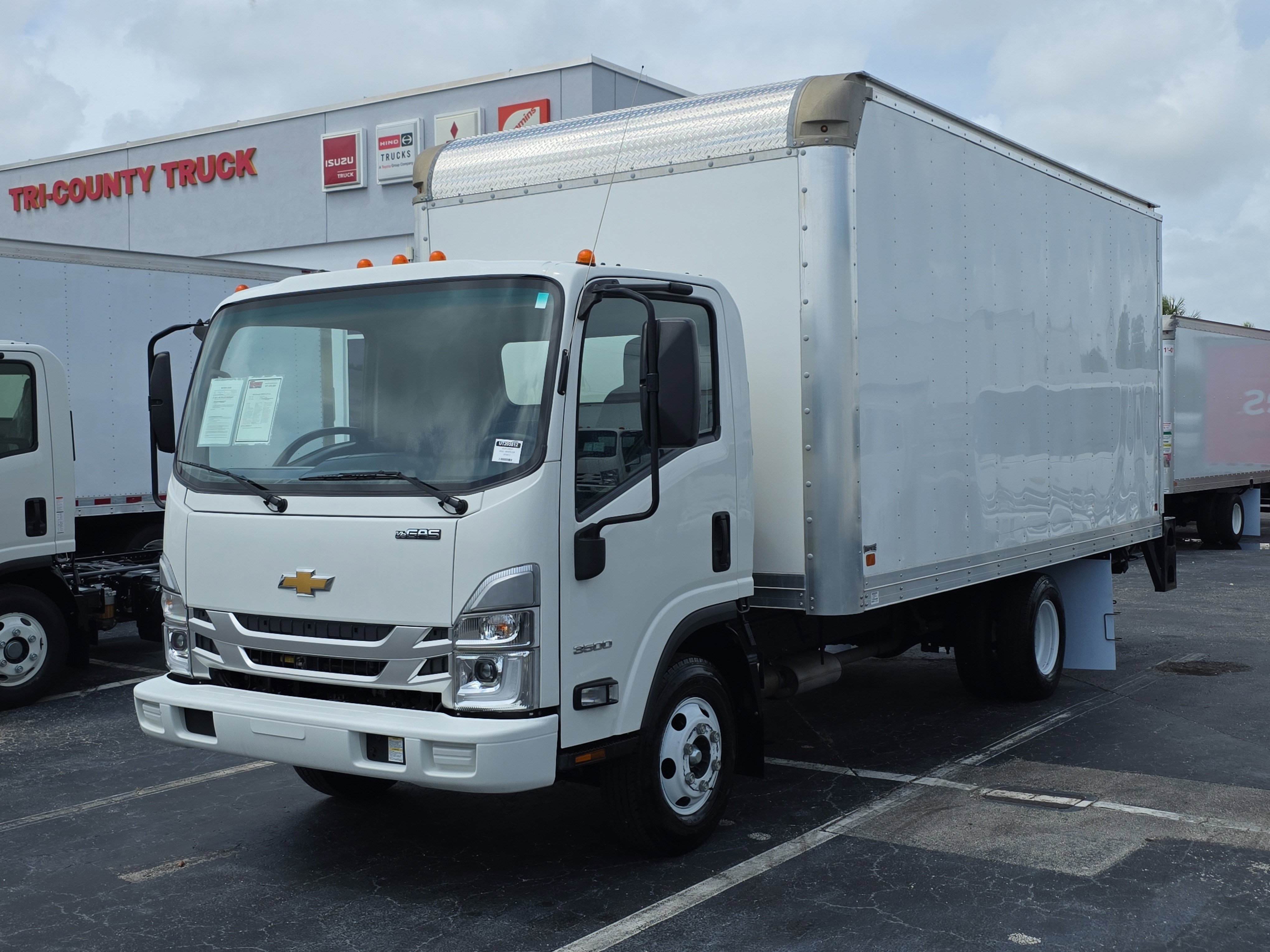 Used 2024 Chevrolet Low Cab Forward RWD image 2