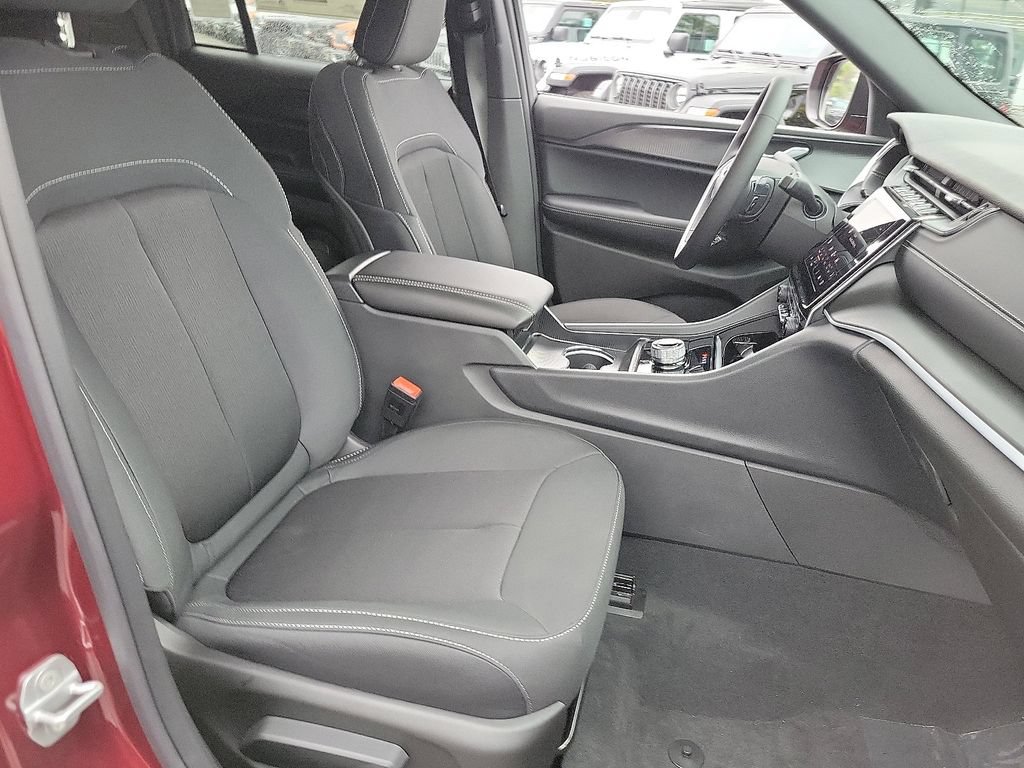 New 2025 Jeep Grand Cherokee Laredo X AWD/4WD image 15