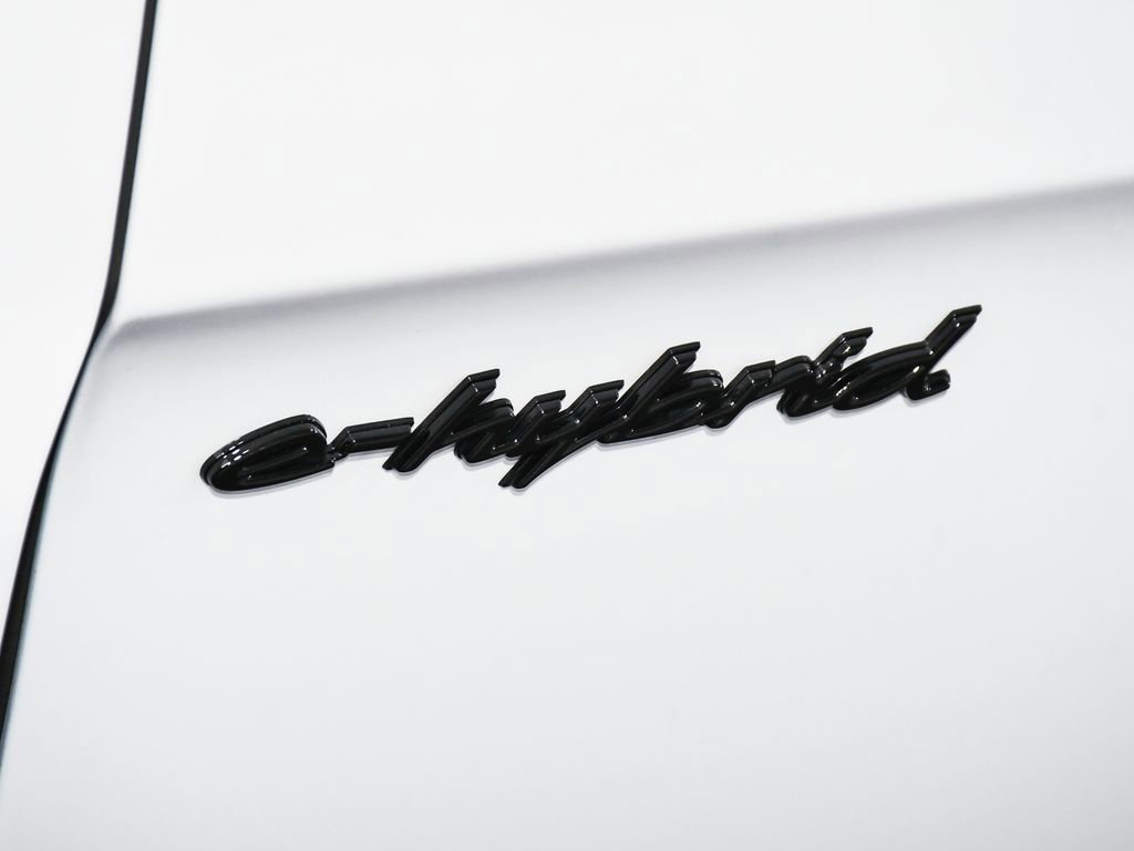 Used 2025 Porsche Panamera 4 image 94