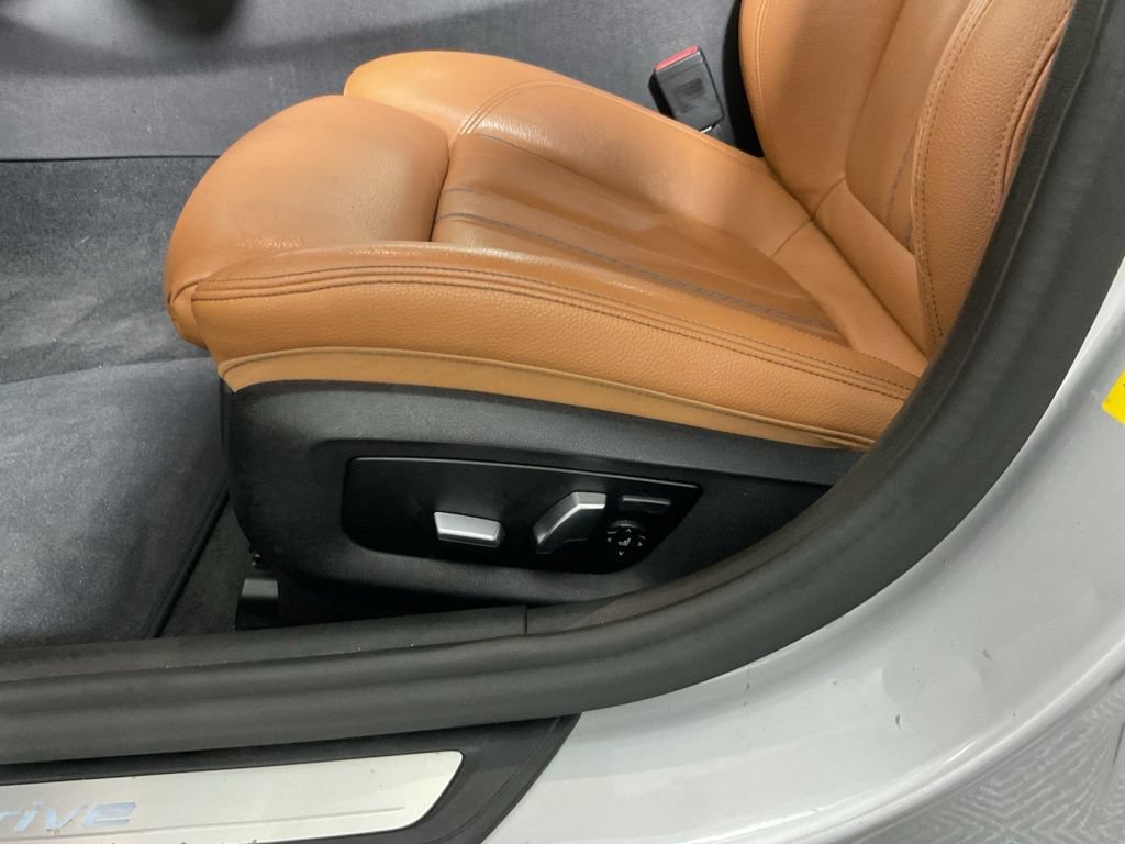 Used 2019 BMW 530e xDrive w/ Convenience Package AWD/4WD image 23