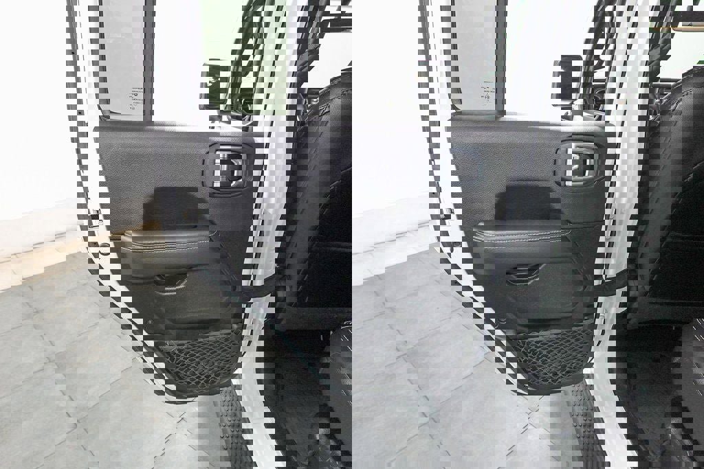 Used 2023 Jeep Wrangler Unlimited Sahara image 22