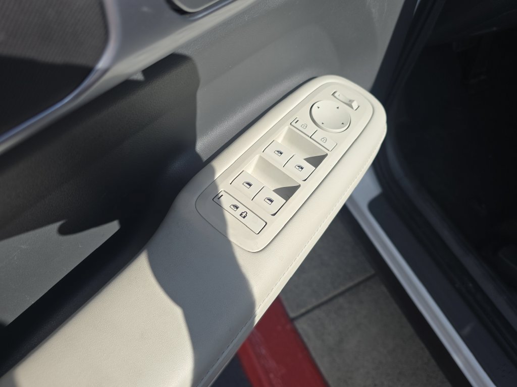 Used 2025 Hyundai Santa Fe SEL FWD image 11
