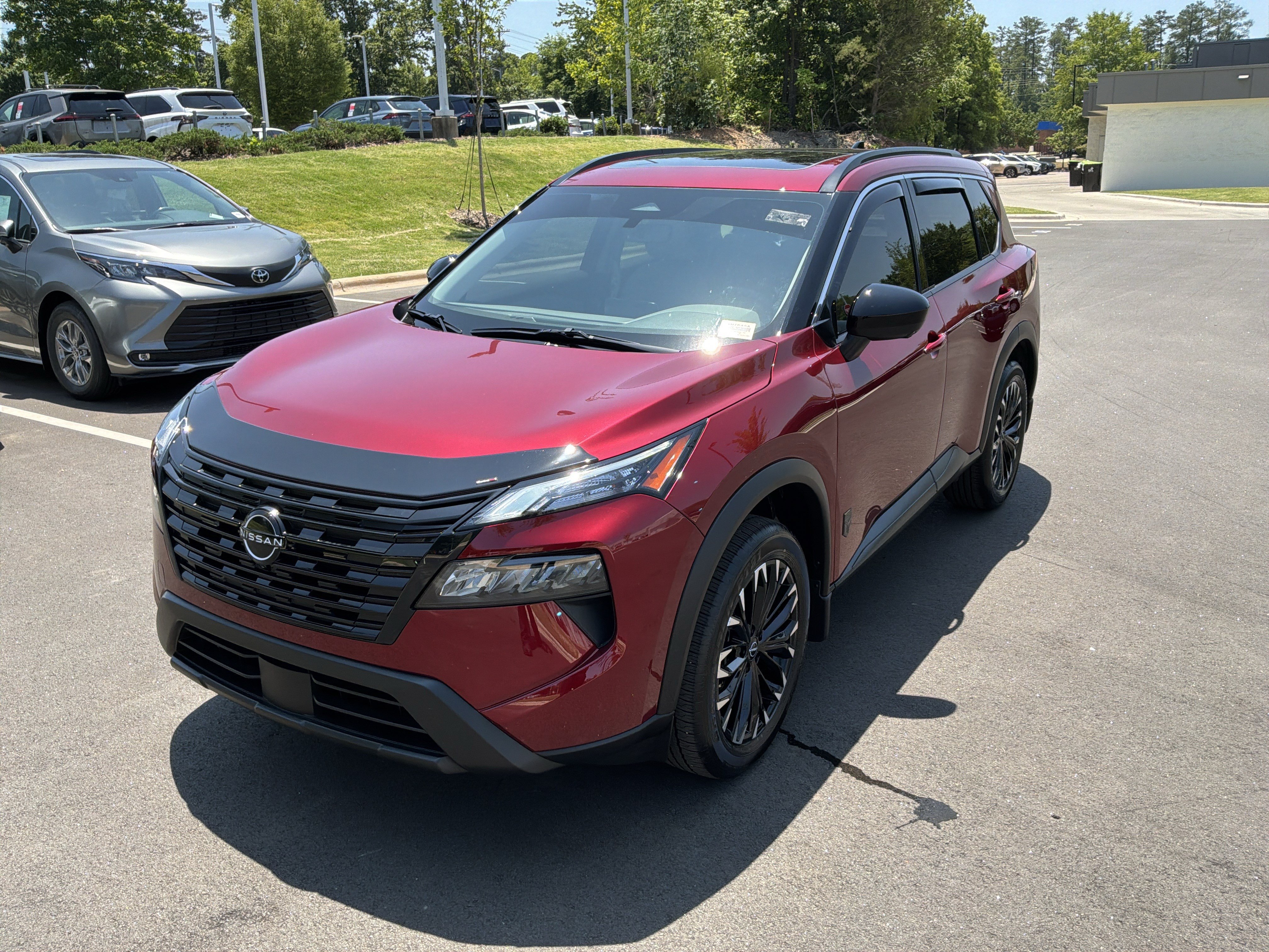 Used 2026 Nissan Rogue Dark Armor FWD image 5